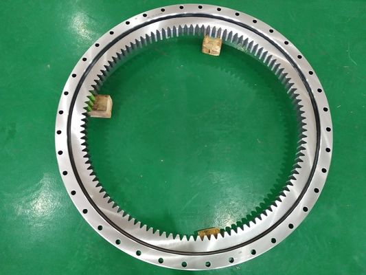 Slewing Ball Bearing Teeth 585DBS164Y Size 810*585*85mm المزود