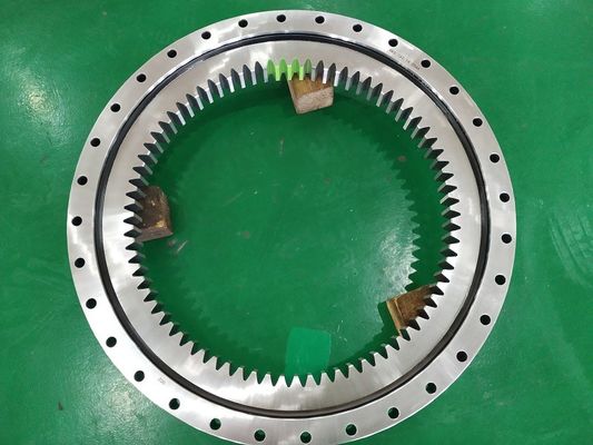 Slewing Ball Bearing Teeth 585DBS164Y Size 810*585*85mm المزود