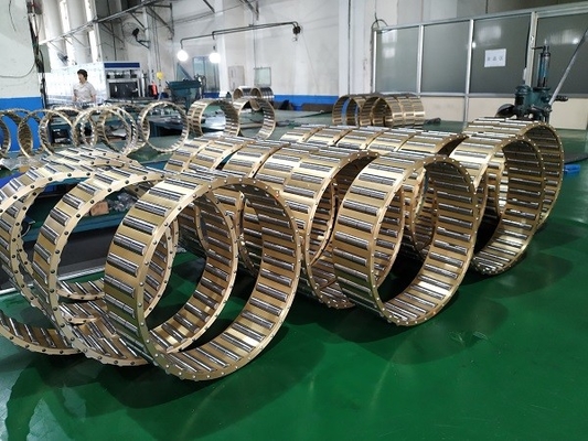 المكسرات الفحم تستخدم اثنين من صفوف محملات التدحرج NNU40/670MAW33 670 * 980 * 308mm المزود